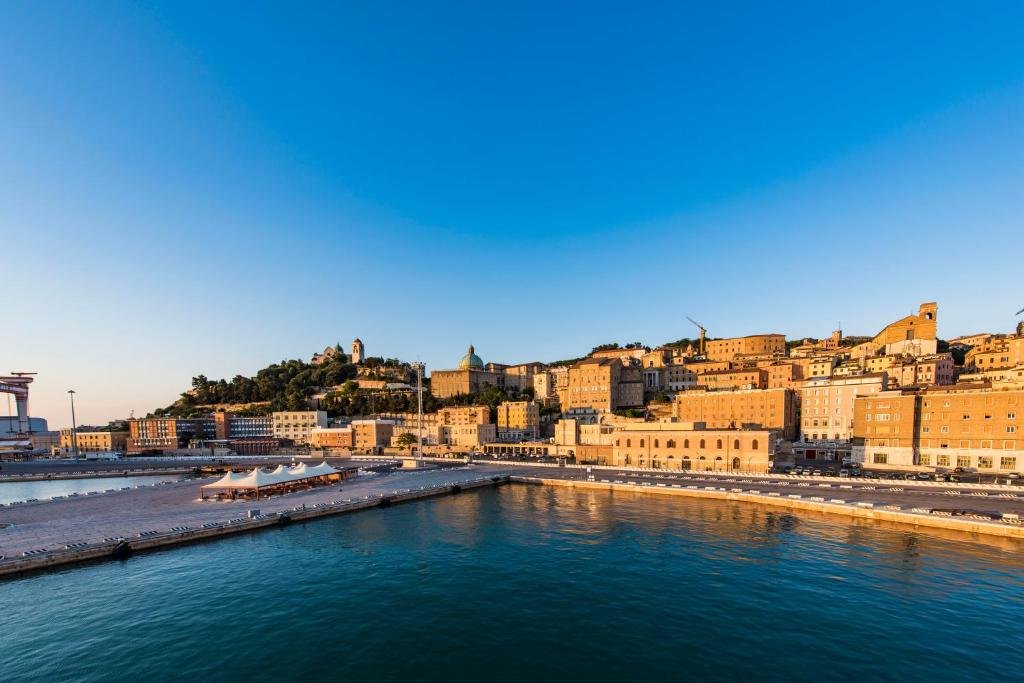 Ancona, 12