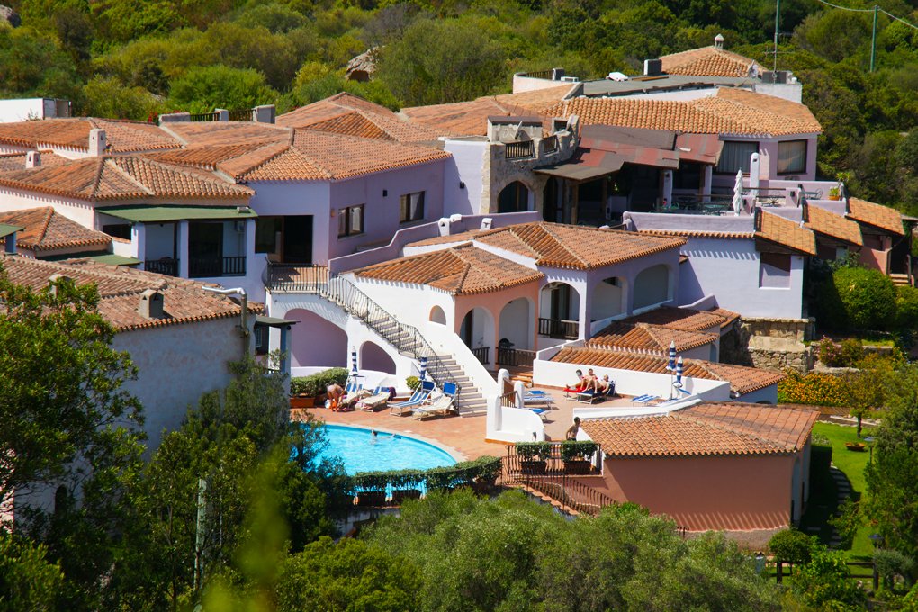 Baja Sardinia, 01
