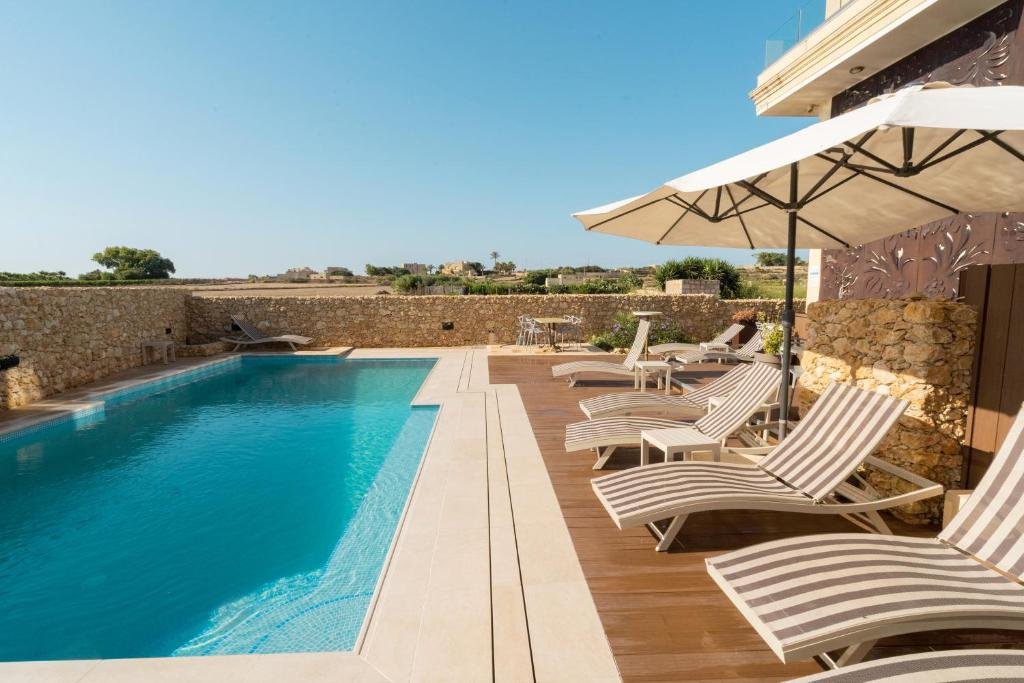 Gozo, 12