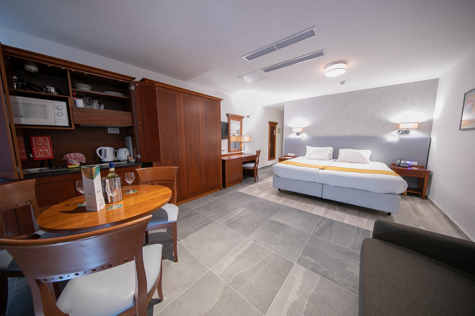 Mellieha, 25
