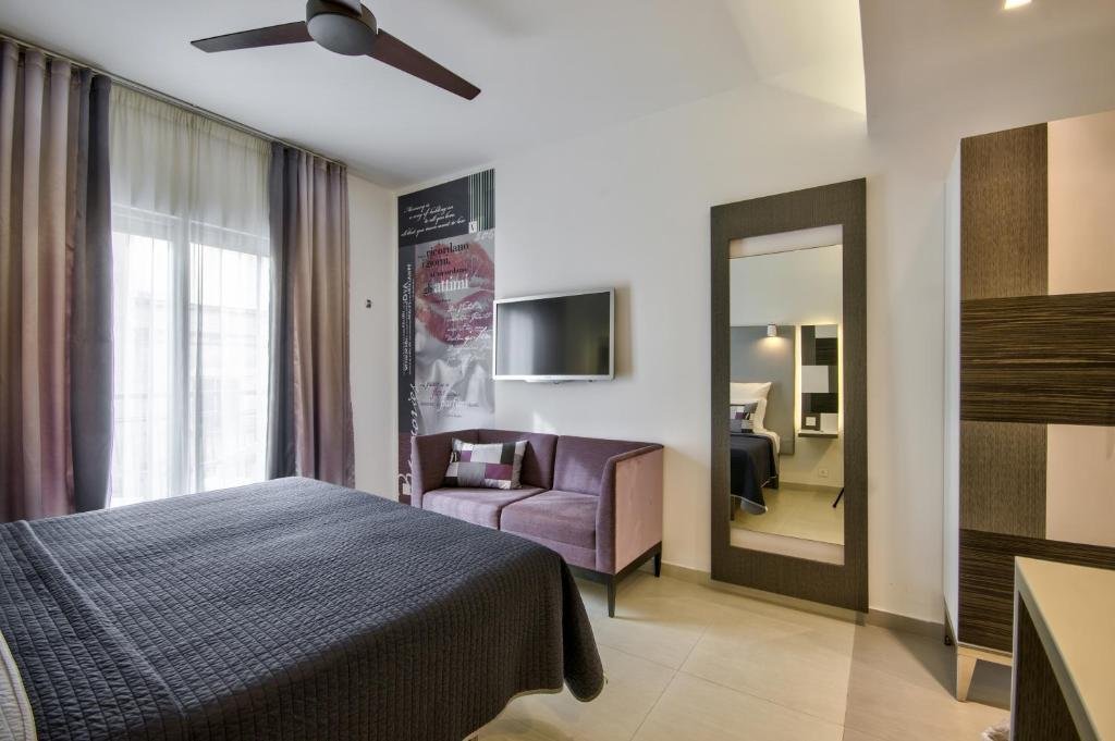 Paceville, 24