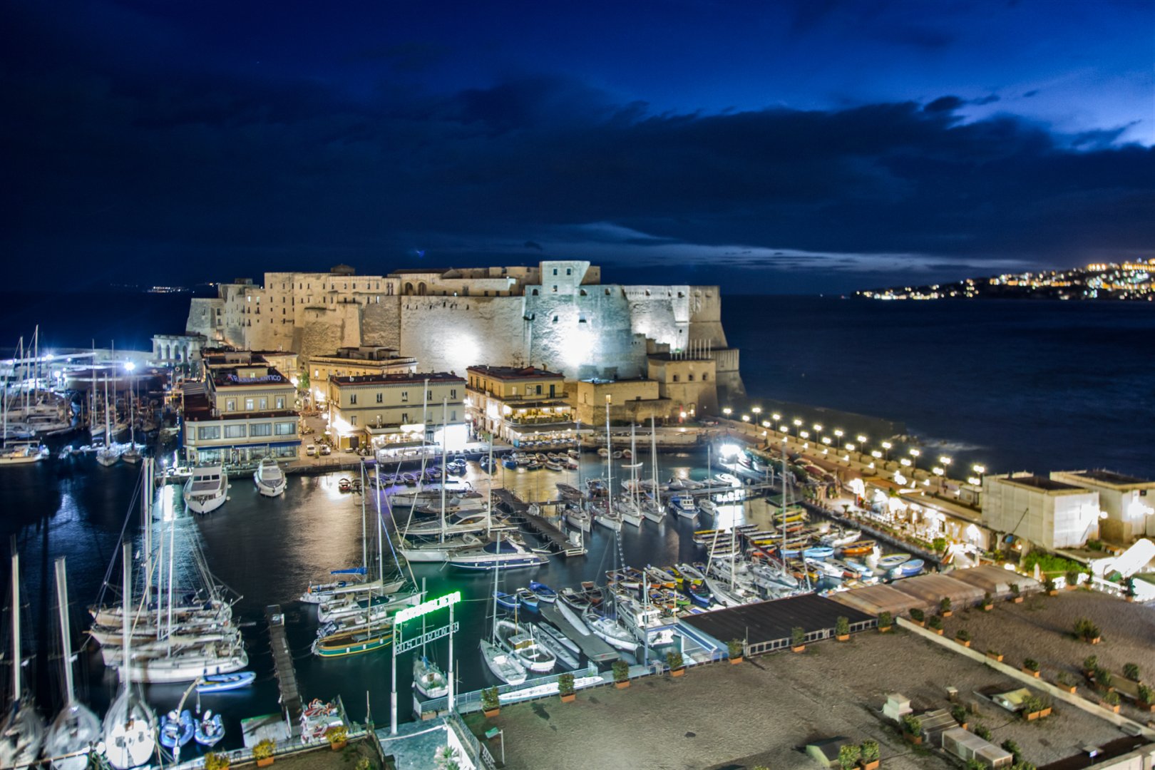 Lungomare Caracciolo, 15