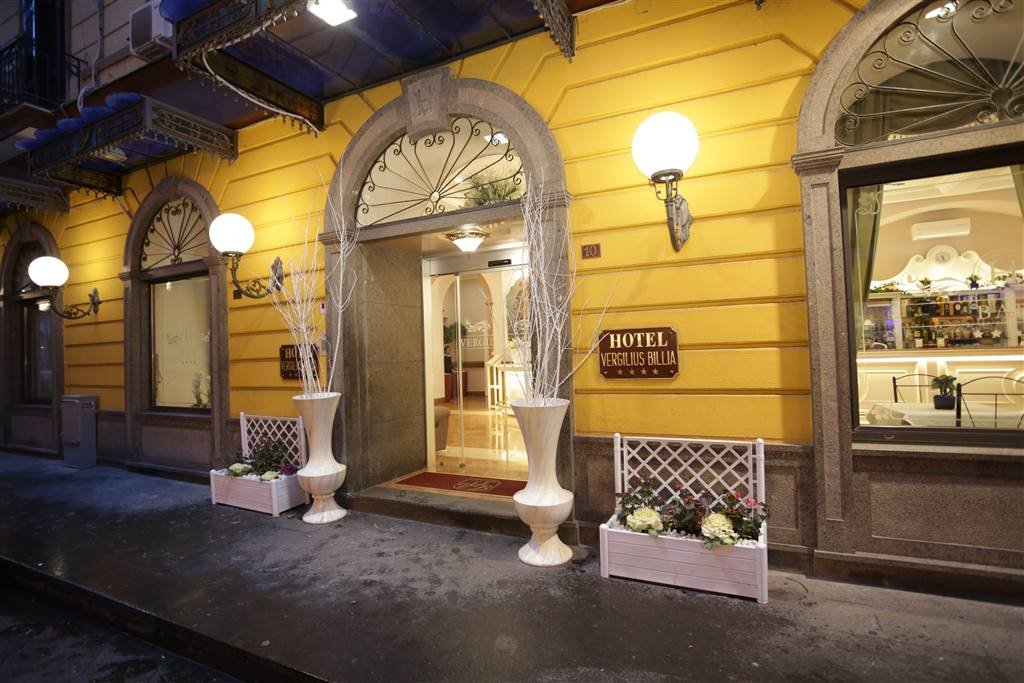 Napoli Stazione Centrale, 11