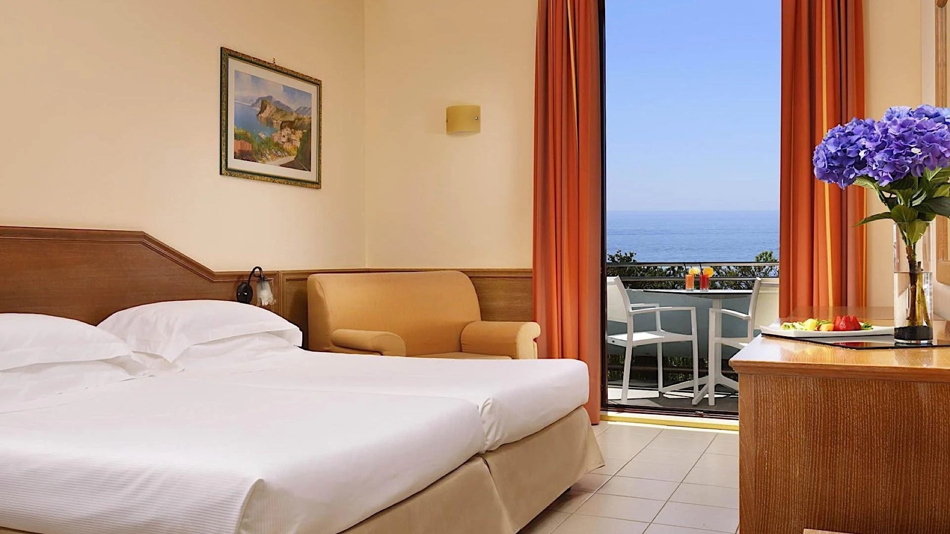 Giardini Naxos, 11