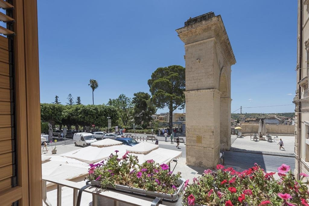 Noto, 01
