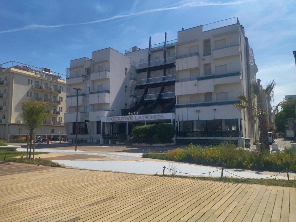 Miramare, 12