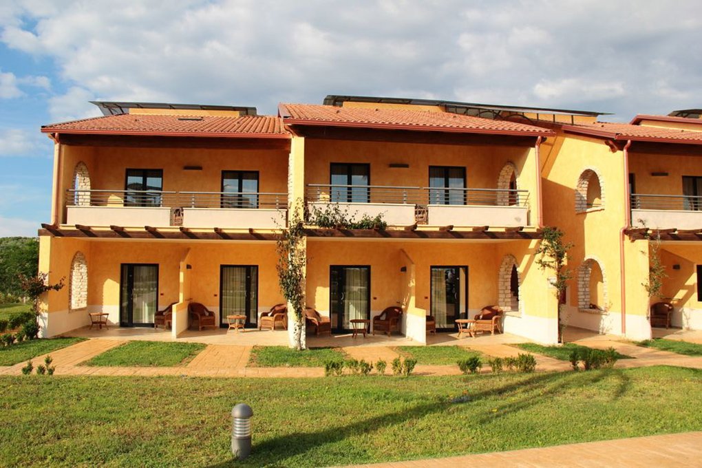 Roseto Capo Spulico, 25