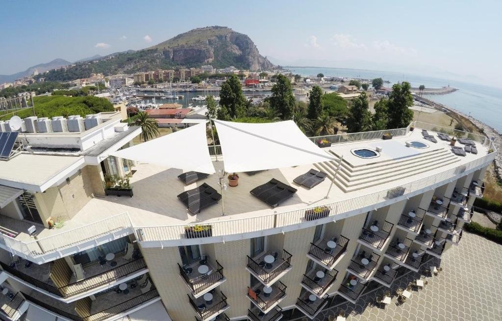 Terracina, 13