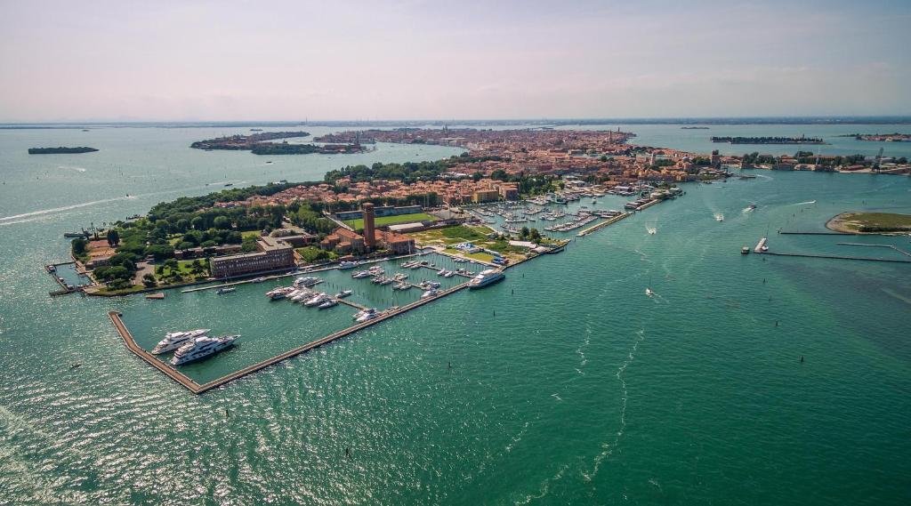 Lido di Venezia, 13